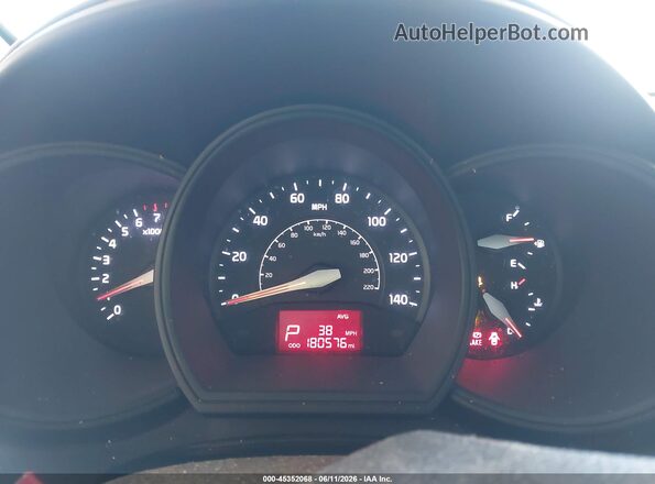 KNADM4A35H6025665 2017 KIA RIO White Widok tylnych siedzeń