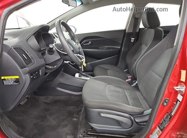 KNADM4A37H6113844 2017 KIA RIO Красный Вид салона спереди