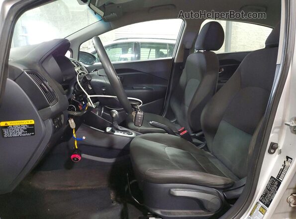 KNADM4A3XG6548646 2016 KIA RIO Серебряный Вид салона спереди