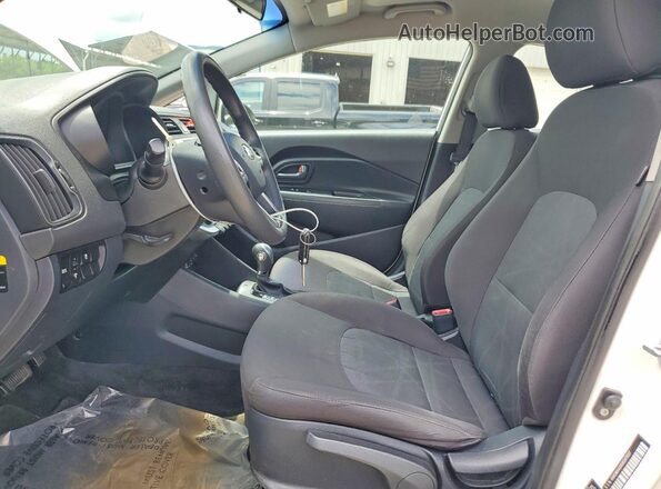 KNADM4A3XG6597037 2016 KIA RIO White Widok wnętrza z przodu