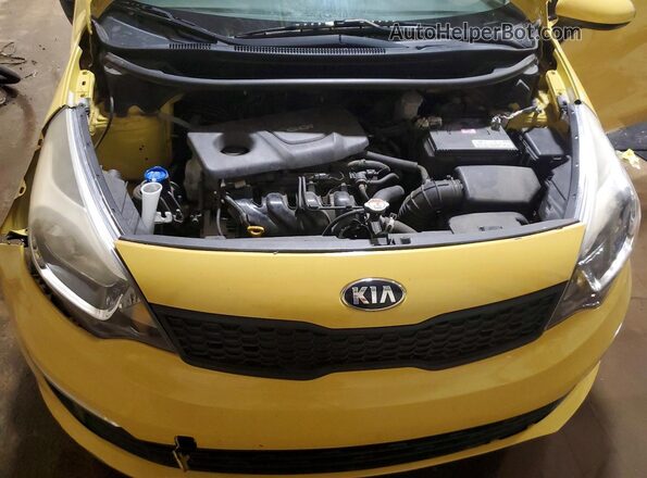 KNADM4A3XG6680578 2016 KIA RIO Yellow Սալոնի հետևի տեսք