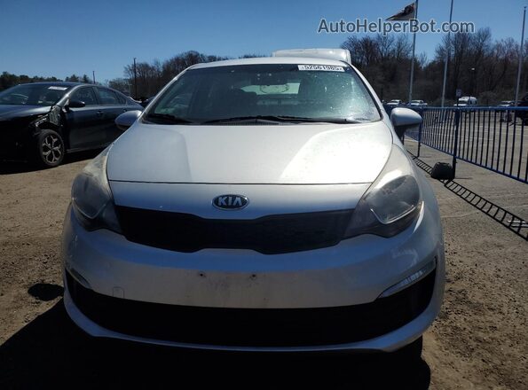 KNADM4A3XH6040713 2017 KIA RIO Серебряный Вид спереди