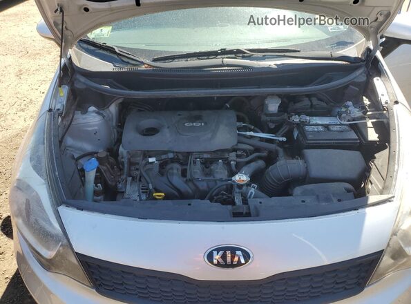 KNADM4A3XH6040713 2017 KIA RIO Серебряный Вид задней части салона