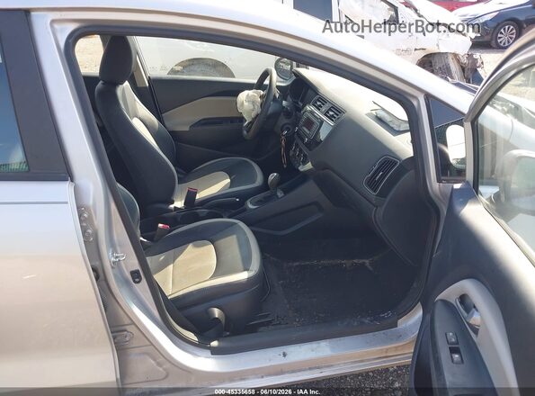 KNADM4A3XH6063523 2017 KIA RIO Silver Widok wnętrza z przodu