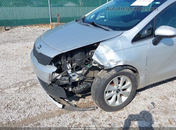 KNADM4A3XH6063523 2017 KIA RIO Silver Widok z przodu