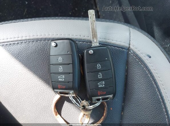 KNADM4A3XH6063523 2017 KIA RIO Silver Widok deski rozdzielczej