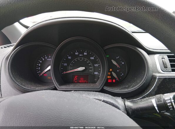 KNADM4A3XH6099082 2017 KIA RIO Red Vista de los asientos traseros