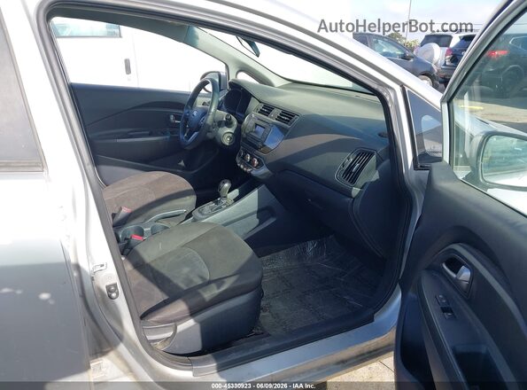 KNADM4A3XH6113742 2017 KIA RIO Gray Front interior view