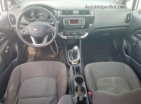KNADM5A35H6007902 2017 KIA RIO Белый Вид панели приборов
