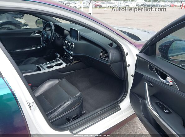 KNAE35LC3J6030802 2018 KIA STINGER Purple Front interior view