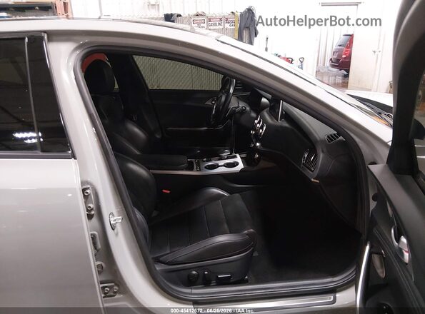 KNAE55LC7L6073875 2020 KIA STINGER Gray Front interior view