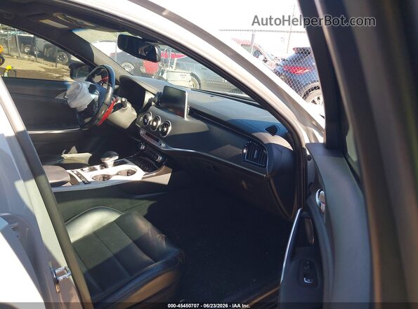 KNAE55LC9J6030488 2018 KIA STINGER Gray Front interior view