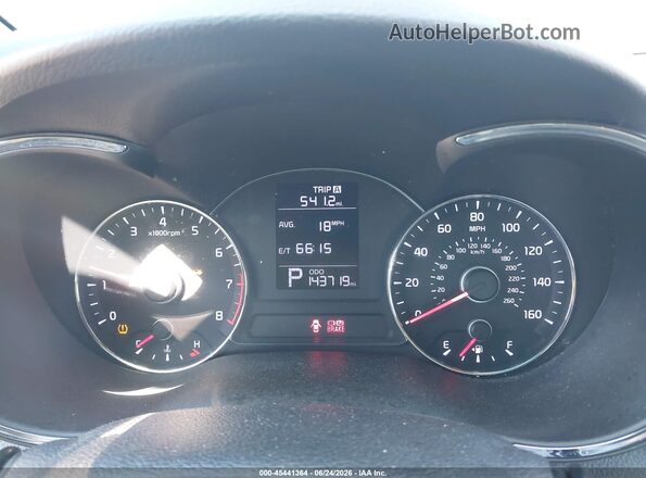 KNAFK4A68G5609362 2016 KIA FORTE Black Vista de los asientos traseros