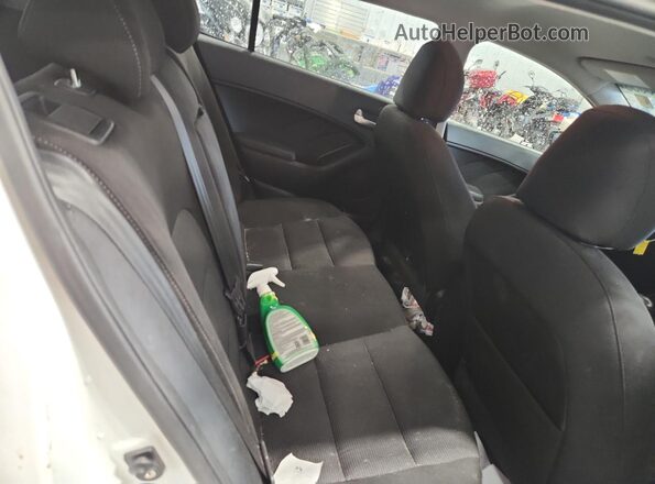 KNAFK5A87J5772955 2018 KIA FORTE White Вид задніх сидінь