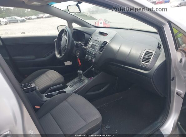KNAFX4A65G5446252 2016 KIA FORTE Серебряный Вид салона спереди
