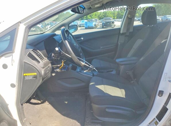 KNAFX4A80G5491066 2016 KIA FORTE Белый Вид салона спереди