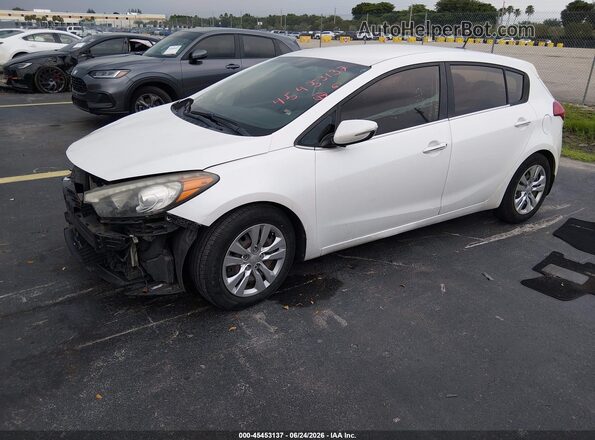 KNAFX5A85G5626581 2016 KIA FORTE White Vista tres cuartos delantera izquierda