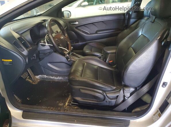KNAFZ6A34G5641996 2016 KIA FORTE Silver Vista interior delantera