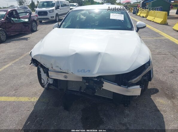 KNAG24J7XT5457625 2026 KIA K5 White Вид спереду