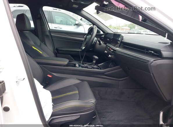 KNAG44J86T5429422 2026 KIA K5 White Front interior view