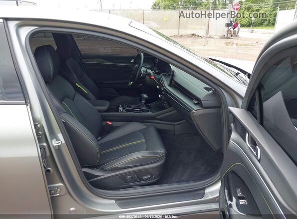 KNAG44J87T5411219 2026 KIA K5 Gray Vista interior delantera