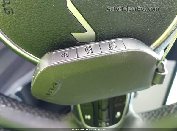 KNAG44J87T5411219 2026 KIA K5 Gray Vista del salpicadero