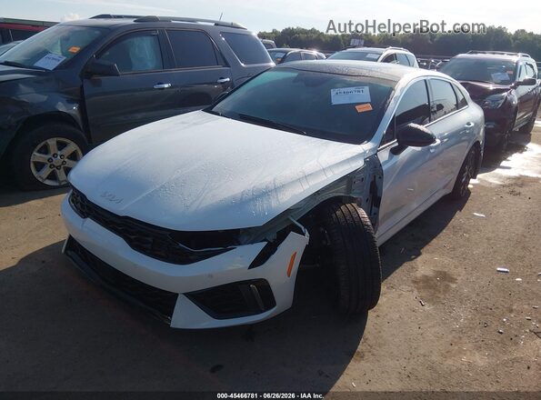 KNAG44J87T5435567 2026 KIA K5 White Vista tres cuartos delantera izquierda
