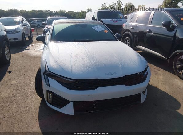 KNAG44J87T5435567 2026 KIA K5 White Vista interior trasera