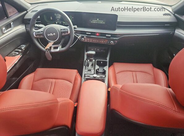 KNAG64J74S5373142 2025 KIA K5 Silver Dashboard view