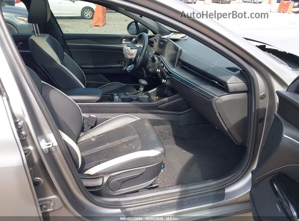 KNAG64J74S5380642 2025 KIA K5 Gray წინა სალონის ხედი