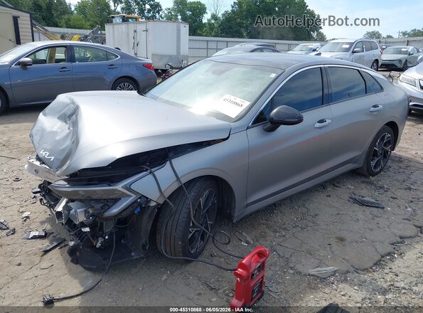 KNAG64J74S5380642 2025 KIA K5 Gray წინა მარცხენა ხედი სამი მეოთხედიდან