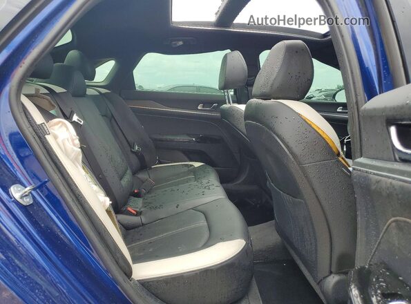 KNAG64J75S5269386 2025 KIA K5 Blue Vista de los asientos traseros