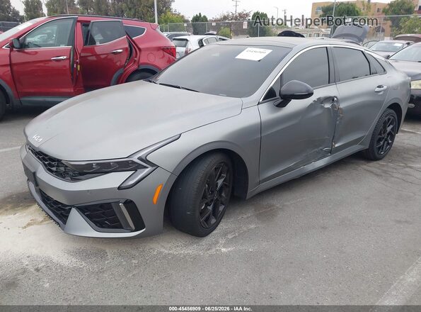 KNAG64J78T5400697 2026 KIA K5 Gray წინა მარცხენა ხედი სამი მეოთხედიდან