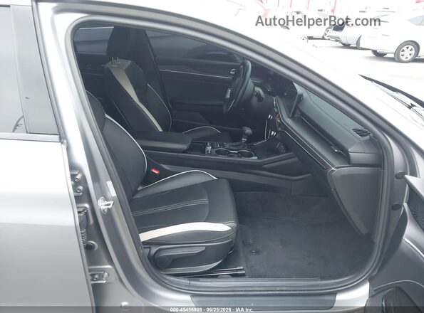 KNAG64J78T5400697 2026 KIA K5 Gray წინა სალონის ხედი