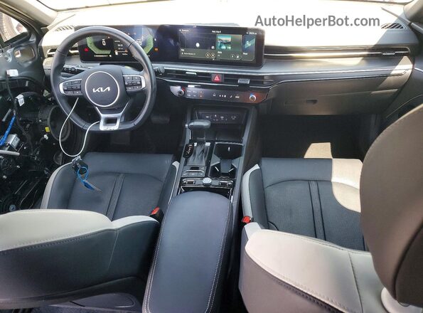 KNAG64J79S5368583 2025 KIA K5 Gray Widok deski rozdzielczej