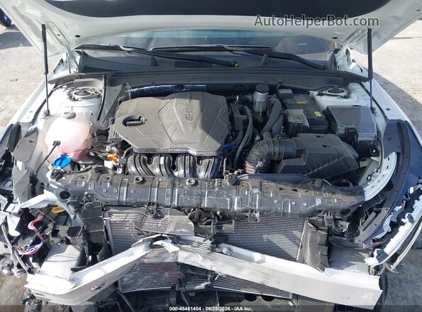 KNAG64J79T5408971 2026 KIA K5 White Հետևի տեսք