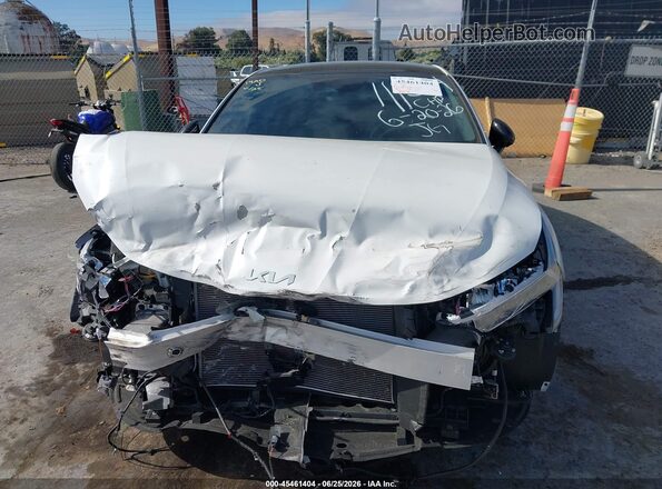 KNAG64J79T5408971 2026 KIA K5 White Սալոնի 360 աստիճան տեսք