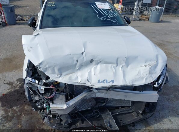 KNAG64J79T5408971 2026 KIA K5 White Սալոնի հետևի տեսք