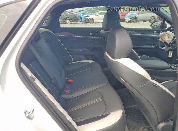 KNAG64J7XT5411748 2026 KIA K5 White Rear seats view