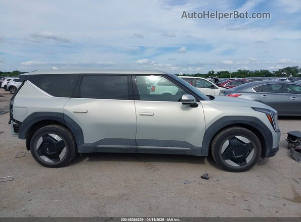 KNDAB5S16R6020443 2024 KIA EV9 Silver Widok wnętrza z tyłu
