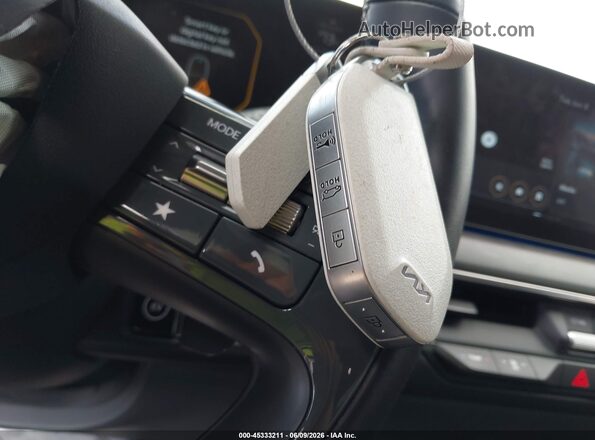 KNDAEFS50R6033382 2024 KIA EV9 White Widok deski rozdzielczej