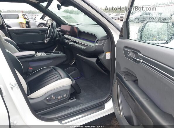 KNDAEFS57R6026123 2024 KIA EV9 White Вид салону спереду