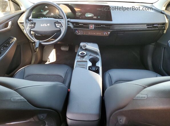 KNDC34LA0R5621917 2024 KIA EV6 Black Вид панелі приладів