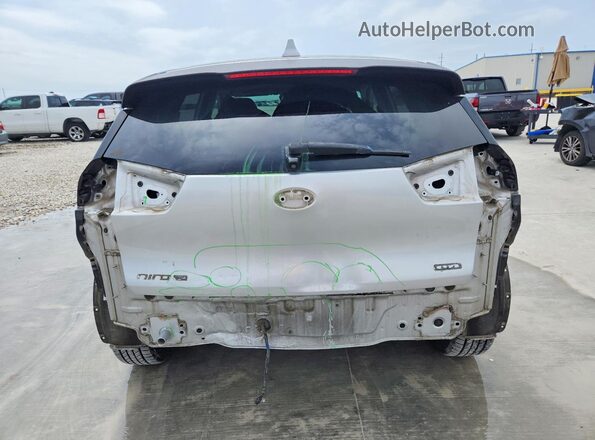KNDCB3LC0K5312310 2019 KIA NIRO Серебряный Вид сзади