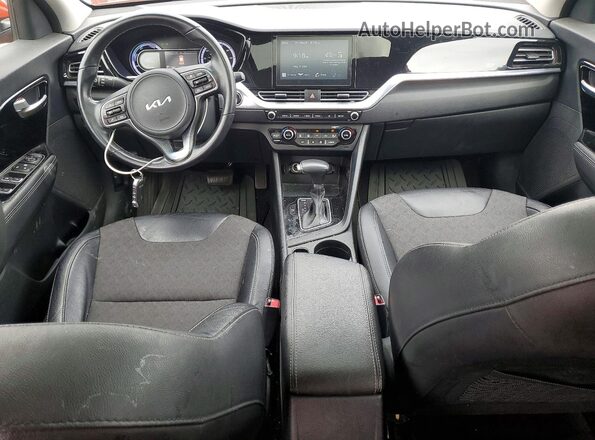 KNDCB3LC2N5545707 2022 KIA NIRO Orange 