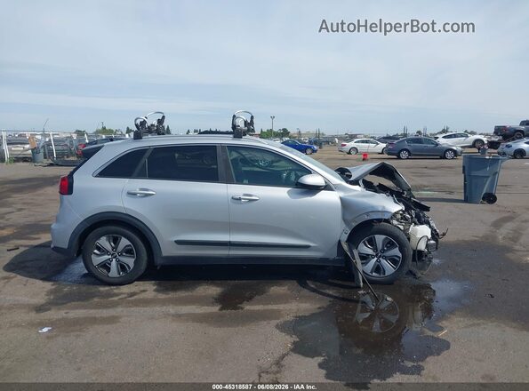 KNDCB3LC3K5265984 2019 KIA NIRO Серебряный Вид задней части салона