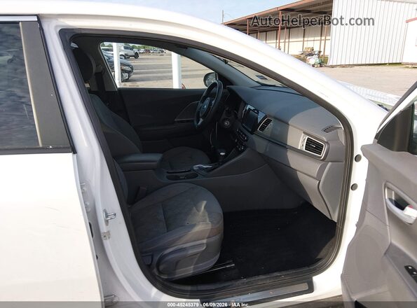KNDCB3LC4K5291526 2019 KIA NIRO Белый Вид салона спереди