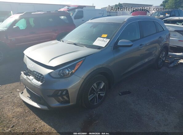 KNDCB3LC5N5499029 2022 KIA NIRO Silver Vista tres cuartos delantera izquierda