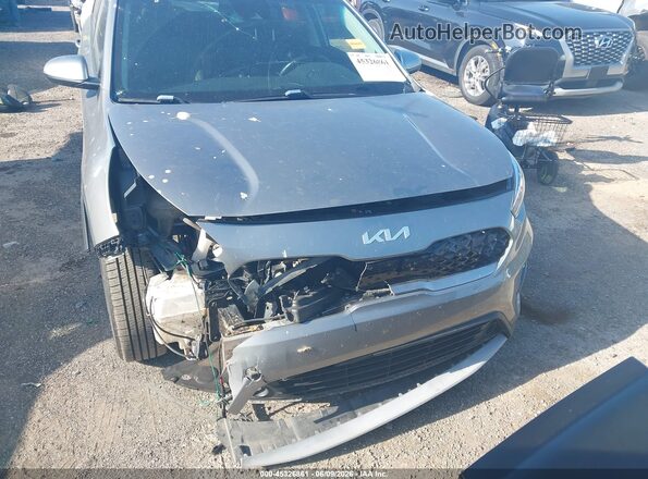 KNDCB3LC5N5499029 2022 KIA NIRO Silver Vista interior trasera