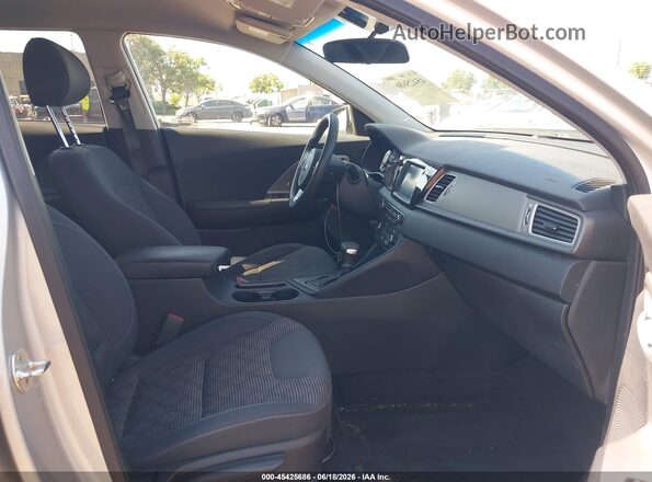 KNDCB3LC6J5153078 2018 KIA NIRO Серебряный Вид салона спереди